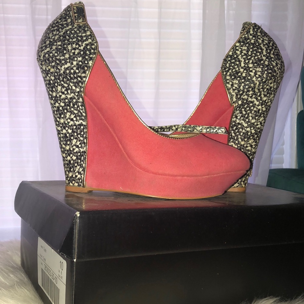 Coral/Black platform wedges